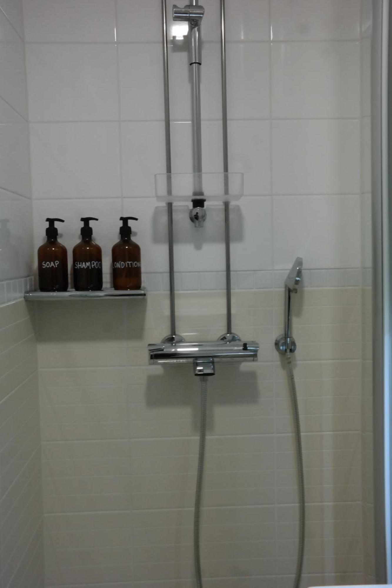 Modern Equipped Studio In Vibrant Kallio, Near Transit & Dining Spots هلسنكي المظهر الخارجي الصورة